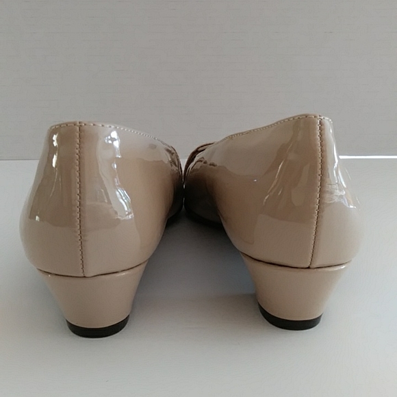 Soft Style Pleated Closed Toe Pumps Heels Shoes 7.5M Tan - Picture 9 of 16